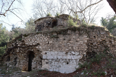 900 yıllık manastır, doğaseverlerin rotasına girmeye devam ediyor