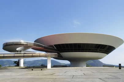 Baş döndürücü mimarisi ile Niterói Güncel Sanat Müzesi