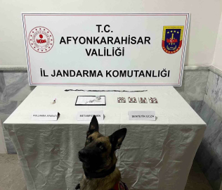 Şehir dışından getirdikleri uyuşturucuyu satamadan jandarmaya yakalandılar