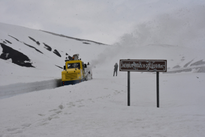 Turizm cenneti Nemrut Krater Gölü’nün yolu açılıyor