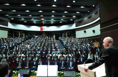 Cumhurbaşkanı Erdoğan: "Siyasetçisiyle, kaprisli bürokratıyla, lobisiyle, çıkar gruplarıyla kimse partimize gönül verenlerin fedakarlığını, şahsi heves ve hesabı için zayi edemez"