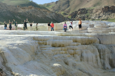 Pamukkale değil Başkale travertenleri