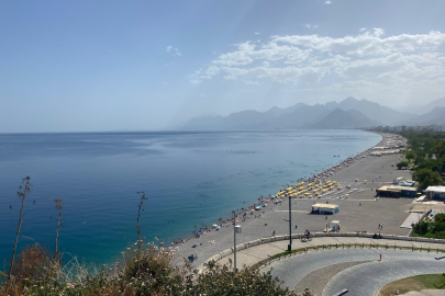 Antalya'da termometreler 46 dereceyi gösterdi, sahiller boşaldı