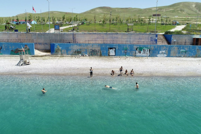 Van'daki Mollakasım Halk Plajı mavi bayrağıyla misafirlerini ağırlıyor
