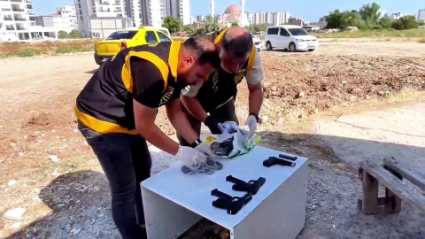 Toz deterjan paketinde 13 silah yakalattı, "Silahlara merakım var, biriktiriyorum" dedi