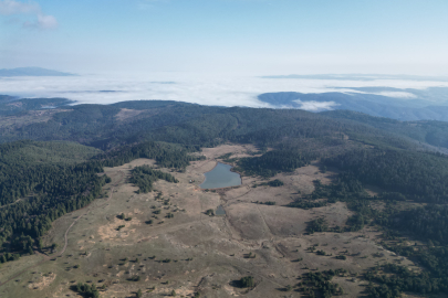 Tarihi, doğal güzelliği ile büyüleyen yayla ve gölet; tabiat parkı olmaya aday