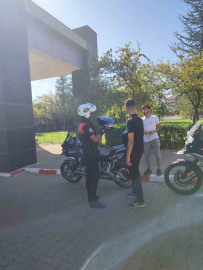 Bingöl’de sınav yerini karıştıran veya geç kalan öğrencileri, polisler sınava yetiştirdi