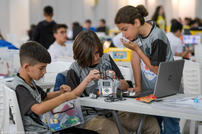İzmir, Dünya Robot Olimpiyatı'nda 90 Ülkeden Katılımcıları Ağırlıyor