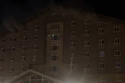 Otel Yangınından Çarşafla Kaçmaya Çalıştılar