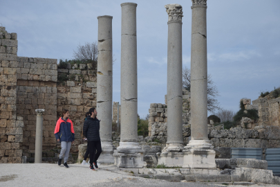 Perge Antik Kenti’ne Ziyaretçi İlgisi Artıyor