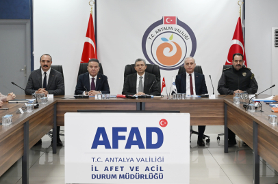 Konyaaltı Sahili’nde Kaçak Yapılara Engelleme