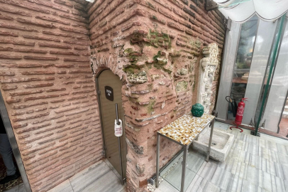 Tarihi Sarnıçtaki Kaçak Masaj Salonu Kapatıldı