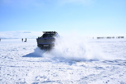 Çıldır Gölü'nde Off-Road ve Kayak Heyecanı