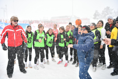 Kar Hentbol Şampiyonası Erciyes’te Gerçekleştirildi
