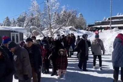 Uludağ’da Teleferik Çilesi Tatilcileri Zorladı