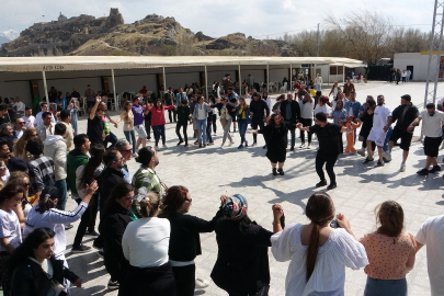 İranlılar nevruz kutlamalarına başladı