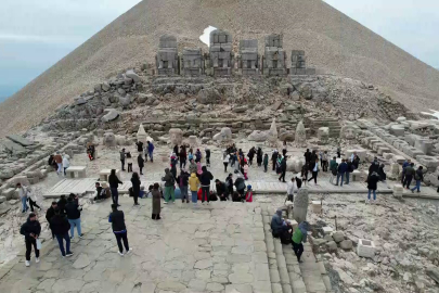 Nemrut Dağı’nda bayram yoğunluğu
