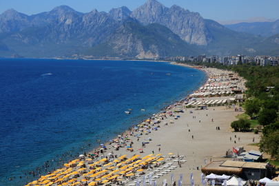 Antalya’da bayram tatiline yağmur engeli