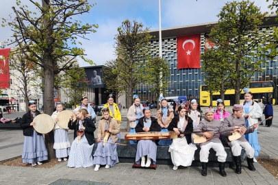 Tataristanlı Çocuklardan Taksim’de Deprem Sonrası Sembolik Gösteri