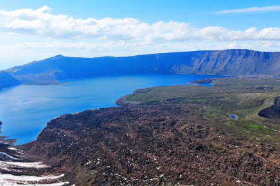 Turizm sezonu açılan Nemrut Kalderası havadan görüntülendi