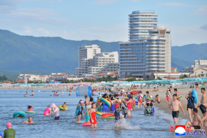 Kuzey Kore, Kalma Yarımadası’nda 20 Bin Kişilik Turizm Kompleksi Açıldı