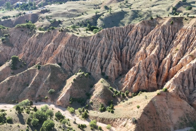 Divriği’nin Şeytan Şehri Kayalıkları Turizme Kazandırılmak İsteniyor
