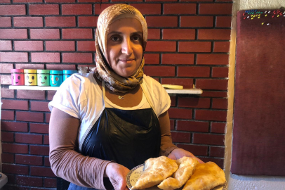 Eskişehir’in Meşhur Lezzeti Çi Börek Turistlerin İlgi Odağı Oldu