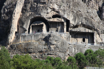 Harşena Dağı’ndaki Mağaraların Kral Mezarı Olduğu Şaşırtıyor