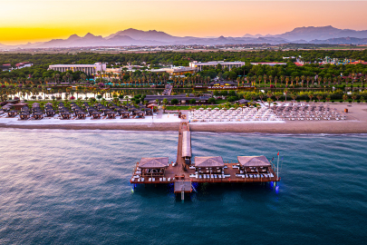 GLORIA HOTELS & RESORTS'TE 2026 YILINA GÖRKEMLİ KARŞILAMA: BURAY KONSERİ VE AYRICALIKLI DENEYİMLER