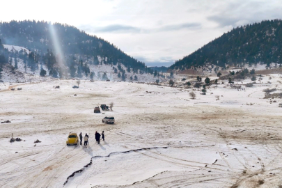 Antalya'da Sahilde Yağmur, Alacabel'de Kar Keyfi