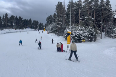 Sarıkamış Kayak Merkezi'nin pistleri doldu taştı