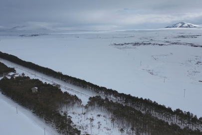 Kars'ta tarihi istasyonda kış masalı