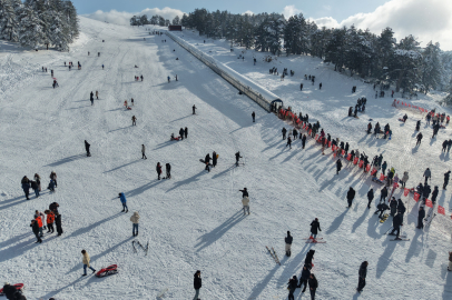 Gediz Murat Dağı Termal Kayak Merkezi'nde kar ve kayak keyfi