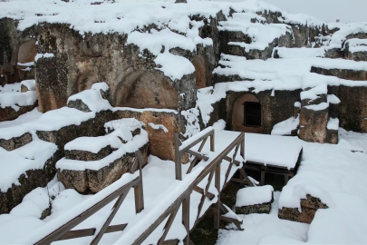 Perre Antik Kenti beyazlara büründü