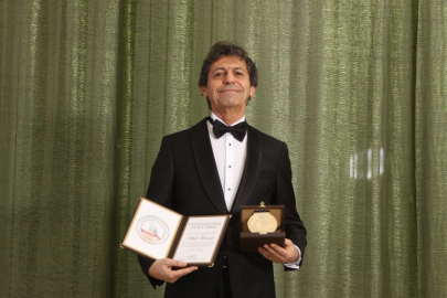 Dünyaca Ünlü Yazar Akif Manaf 2025 Yılı International Peace Prize Ödülü’nü Aldı