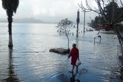 Kaplıca suları yükseldi, vatandaşlar şifa arıyor