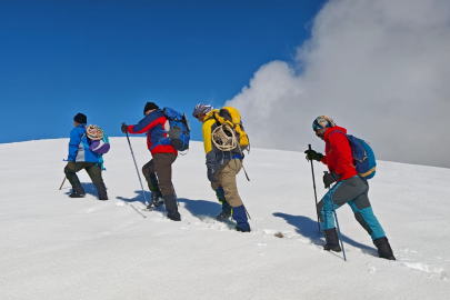 Vatan Tepesi’ne kar ve soğukta tırmanış