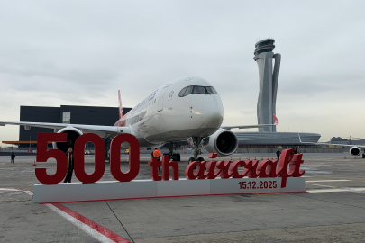 THY 100 bin çalışanın fotoğrafıyla tasarlanan 500. uçağını tanıttı