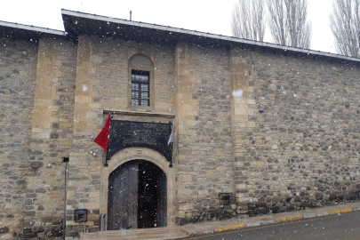 Yaklaşık 200 yıllık tarihi han ayakta kalmayı sürdürüyor