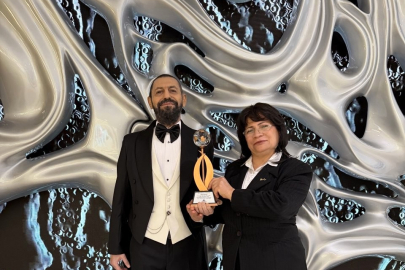 Yılın Barış İnsanı Ödülü Dünyaca Ünlü Yazar