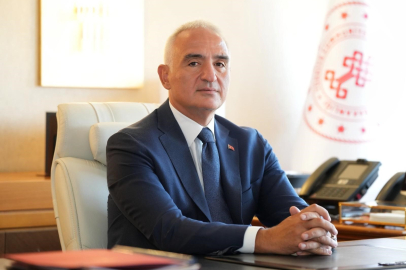 Bakan Ersoy turizm kongresinde konuştu