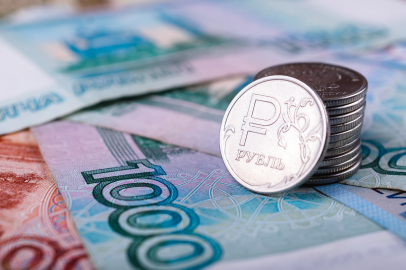 Ruble dolara karşı en çok güçlenen para oldu
