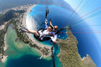 Fethiye semaları paraşüt tutkunlarıyla doldu