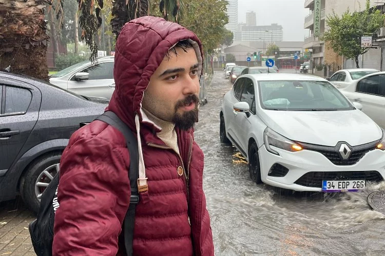 GÜNCELLEME - İzmir'de şiddetli sağanak ve fırtına hayatı olumsuz etkiliyor