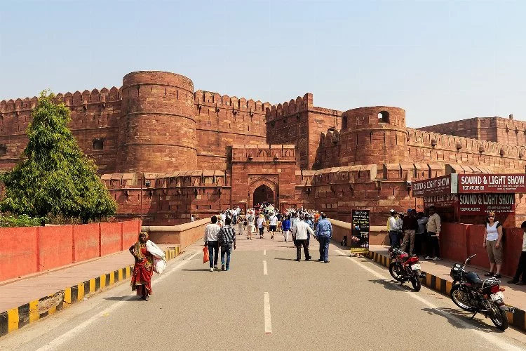 Agra Kalesi: Hindistan'ın Tarihî İhtişamı Şimdi ve Burada
