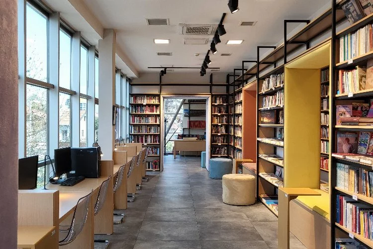 Beşiktaş'ta Altan Öymen Kütüphanesi açıldı