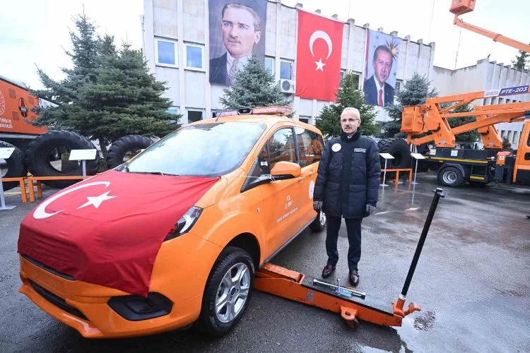 Ulaştırma ve Altyapı Bakanı Uraloğlu: “200 adet makine ve 105 adet ekipman olmak üzere toplam 305 adet makine ve ekipmanı karayollarımıza kazandırdık"