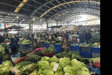 Halk pazarına yoğun ilgi
