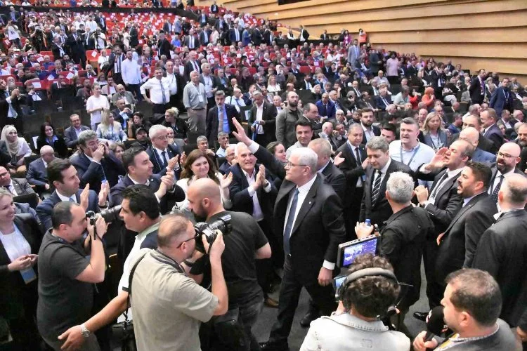 Müsavat Dervişoğlu, İYİ Parti’nin yeni genel başkanı oldu