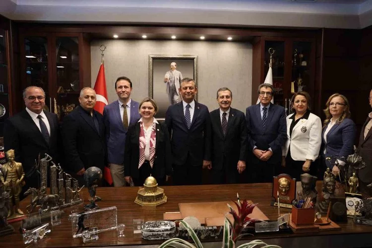 CHP Genel Başkanı Özel, Eskişehir’de merkez belediyeleri ziyaret etti